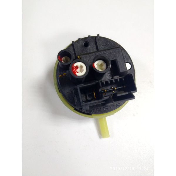 Датчик рівня води (пресостат) до пральної машини Indesit, Ariston C00254525
